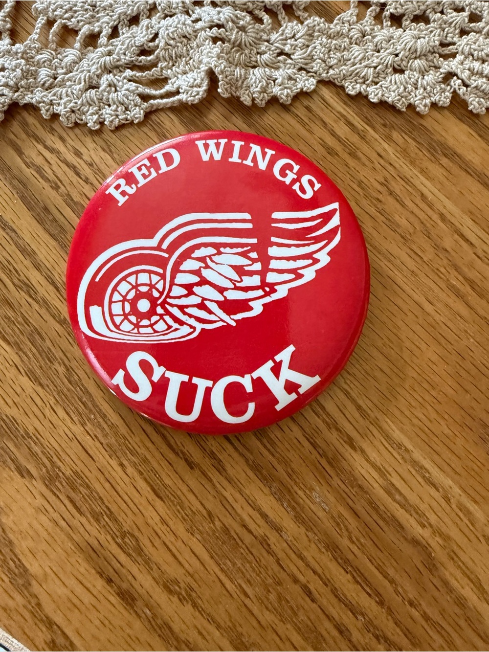 Detroit  'Red Wings Suck' Button Pin